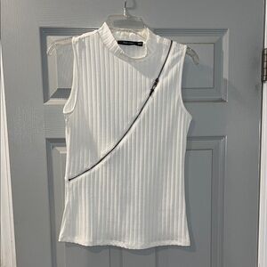 Doe and Rae White Ribbed Sleeveless Top with Diagonal Zipper NWOT